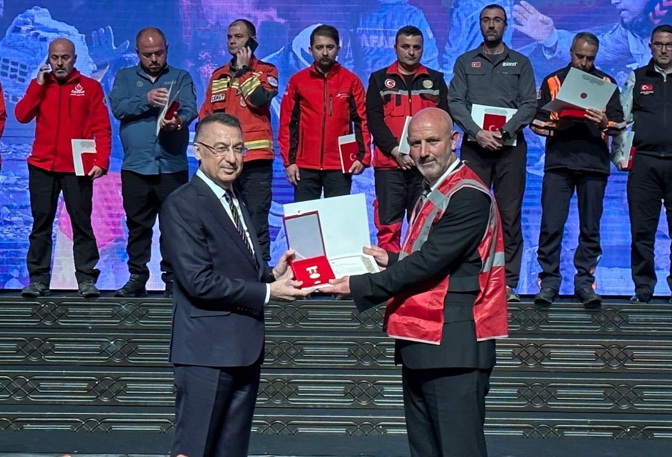 üstün fedakarlık madalyası